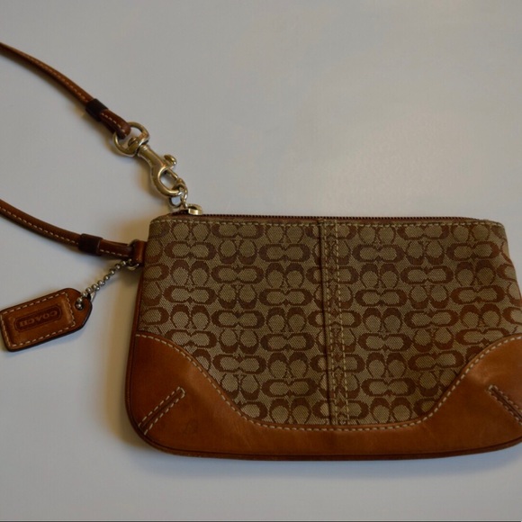 Authentic, vintage logo COACH wristlet! - Picture 2 of 4